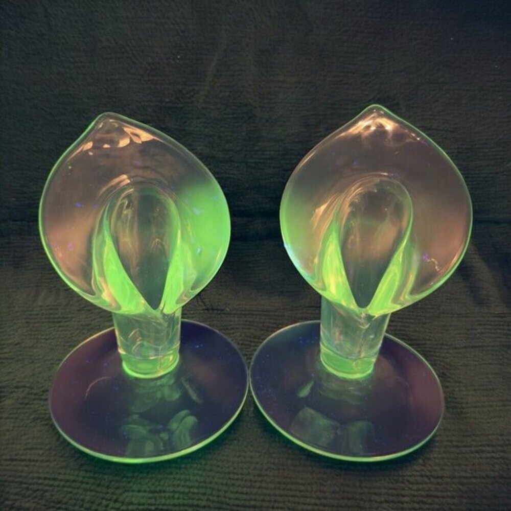 Cambridge Glass CALLA LILLY Manganese‎ 365nm Green UV Vase Candle Holders Set 2